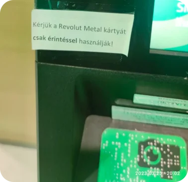 Van már olyan ATM, amely figyelmezteti a Revolut Metal kártya tulajdonosokat