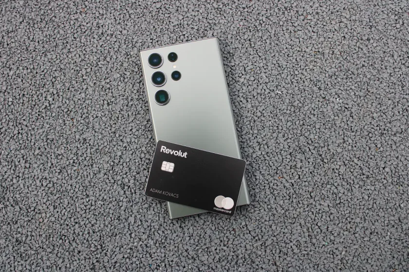 Revolut Metal fém kártya a Samsung Galaxy S23 Ultra telefonon