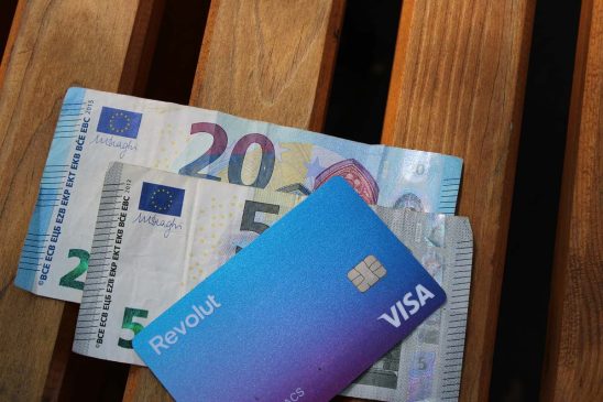 Revolut kártya euró bankjegyekkel