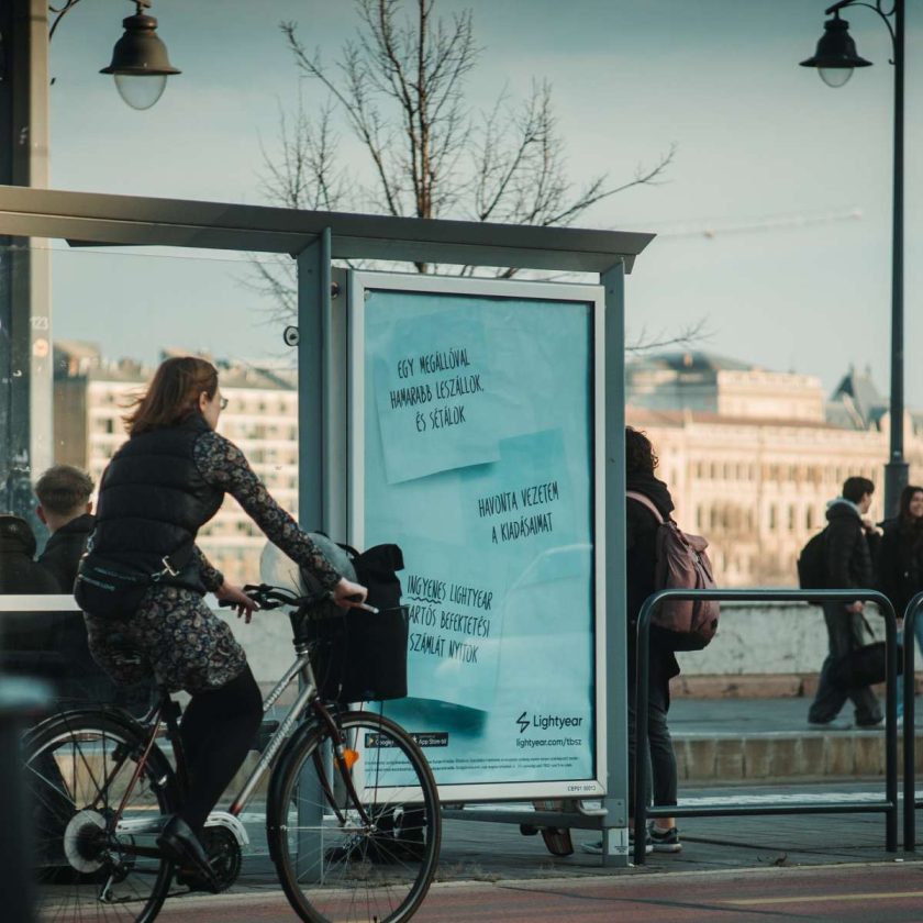 Utcai plakátkampányt indított Budapesten a Lightyear