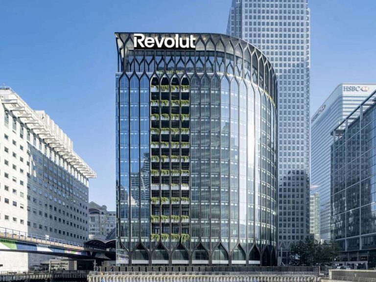 Revolut nyugat-európai központ Párizsban, Franciaországban