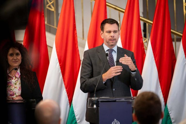 Vitézy Dávid közlekedési és beruházási miniszter